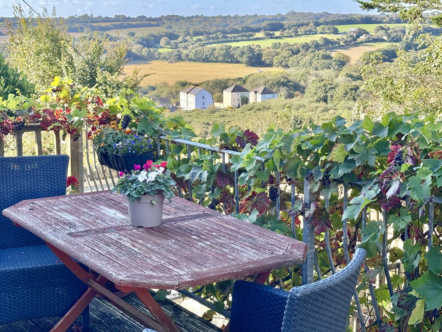 3 bed property in Gloweth View, Truro
